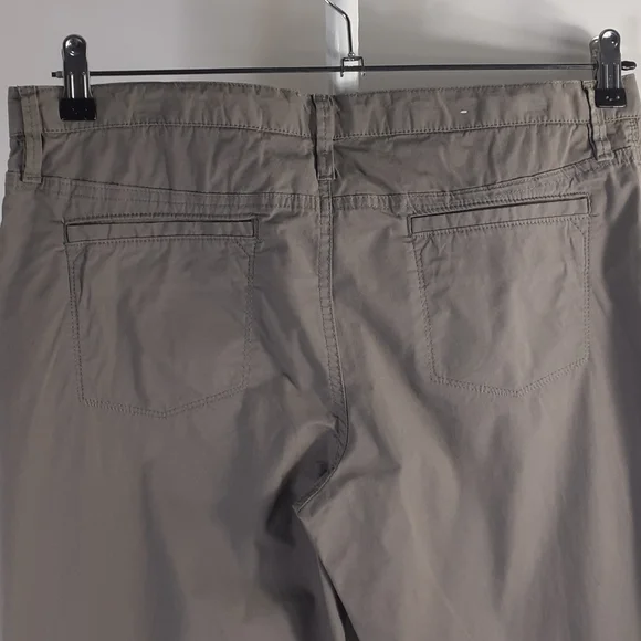 Old Navy On Classic Rise Gray Capris Pants Size 10 - Picture 4 of 16